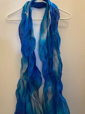 Blue and White Wavy Scarf